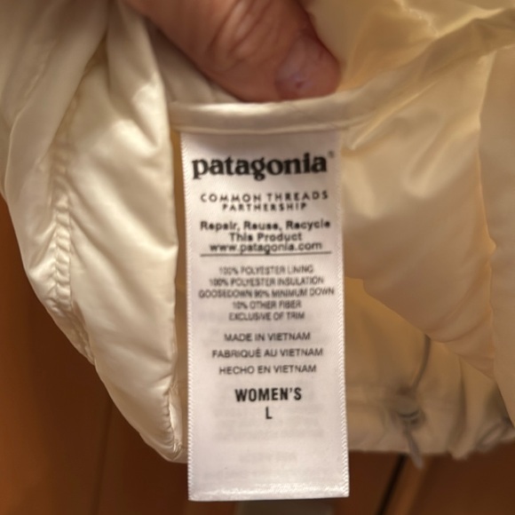 Patagonia women’s vest NWOT - Picture 6 of 10